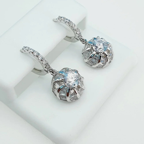 "925 Sterling Silver Cubic Zirconia Earrings, UU1P6A6111 - Picture 6 of 11
